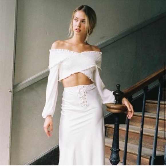 With Jean White Frances Ruched Top Bell Sleeves size M - Picture 5 of 11